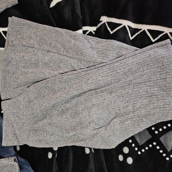 Gray Ribbed Knit Sweater Set - Picture 2 of 4